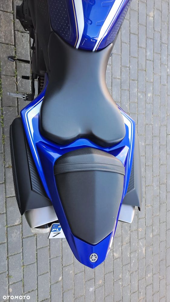 Yamaha R1 - 15