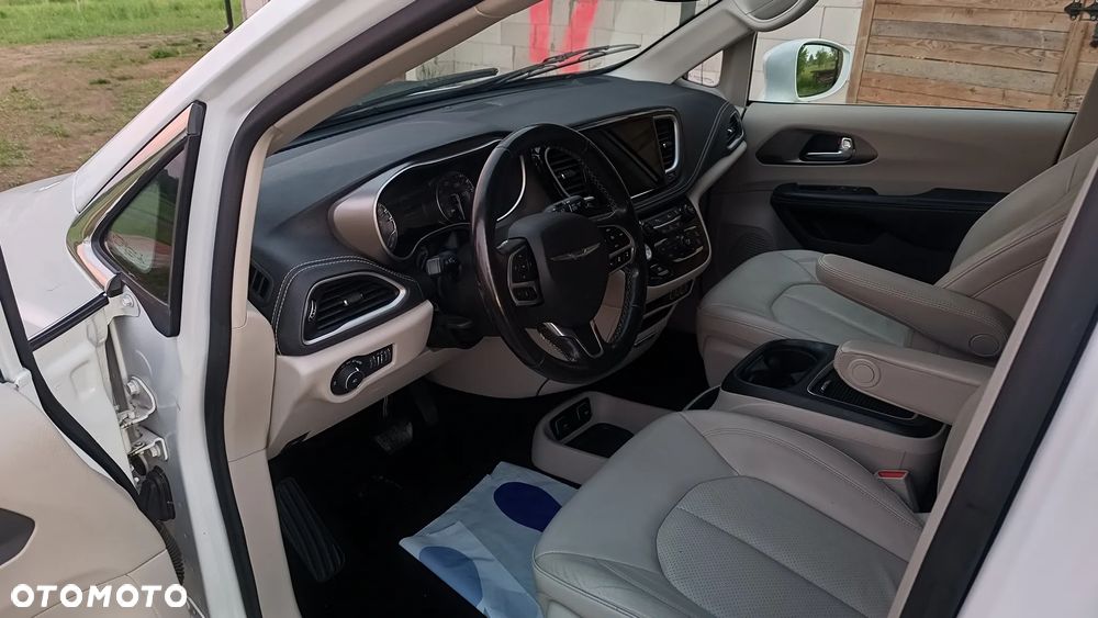 Chrysler Pacifica - 33