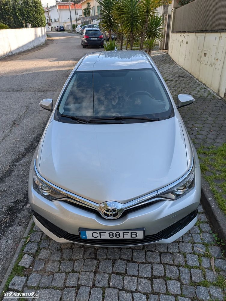 Toyota Auris 1.4 D-4D Design Edition - 2