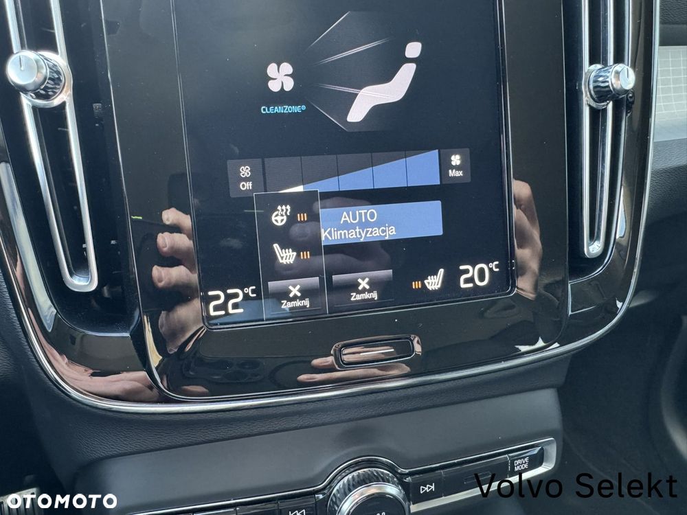 Volvo XC 40 T3 Momentum Pro - 24