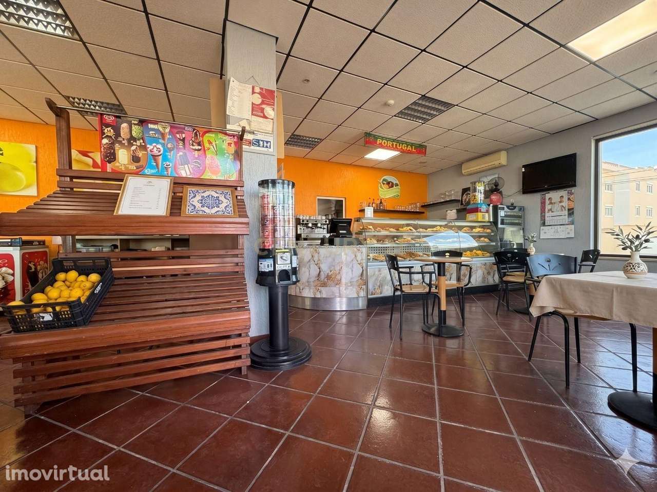 Café Totalmente Equipado em Excelente Localização – Pronto a Funcionar - Grande imagem: 2/12