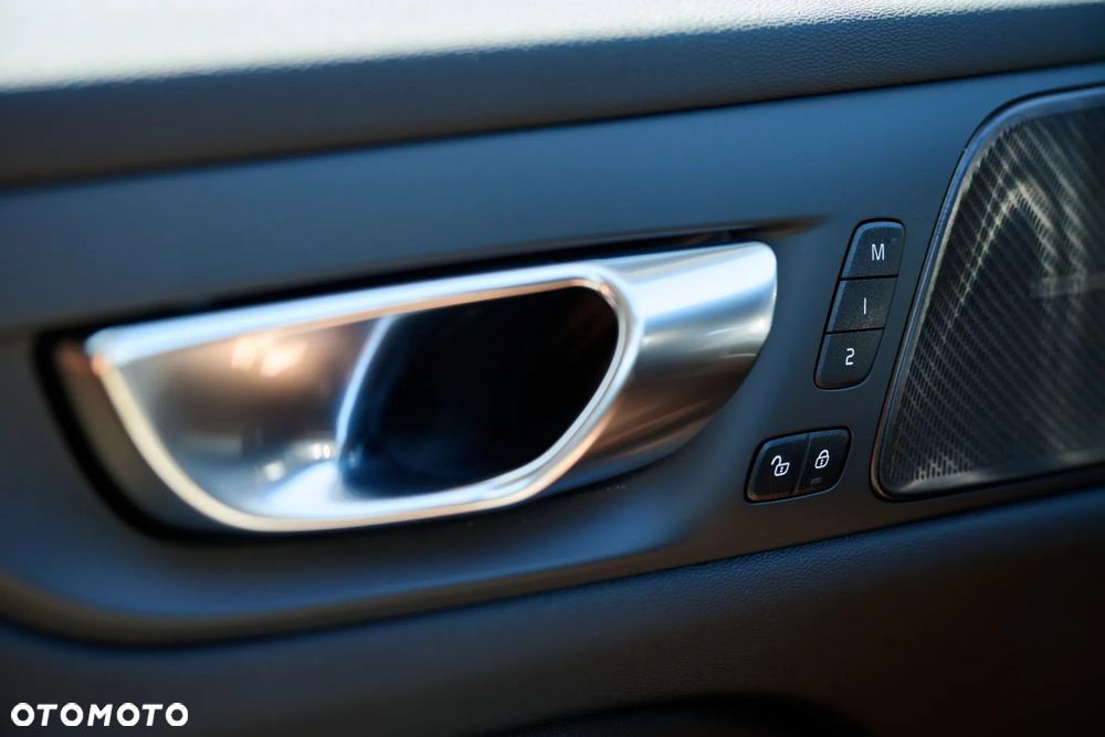 Volvo V60 B4 B Plus Dark - 22