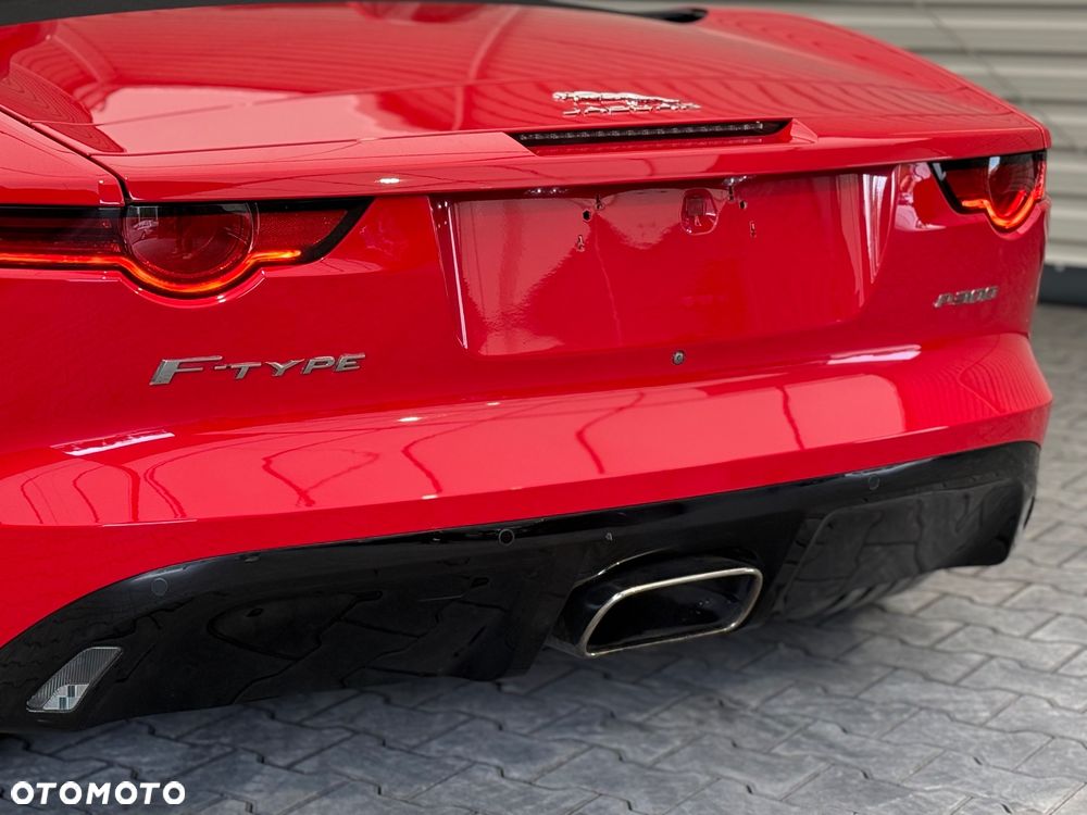 Jaguar F-Type P300 - 13