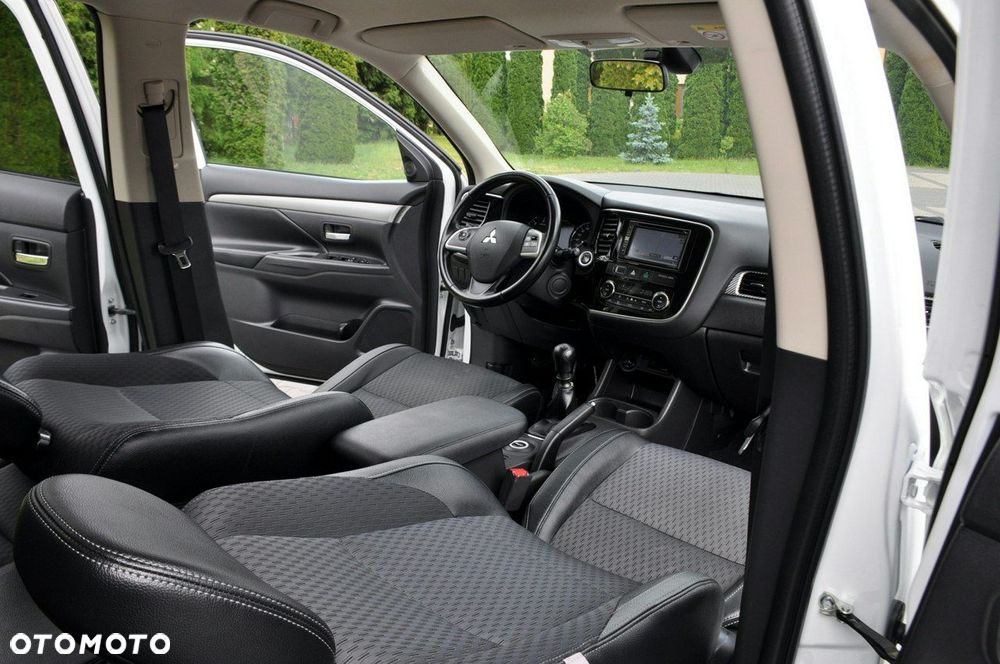 Mitsubishi Outlander - 24