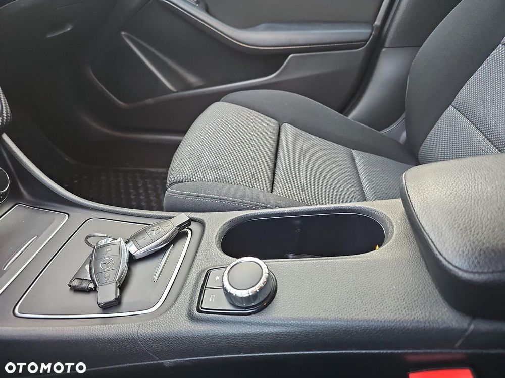 Mercedes-Benz GLA - 24