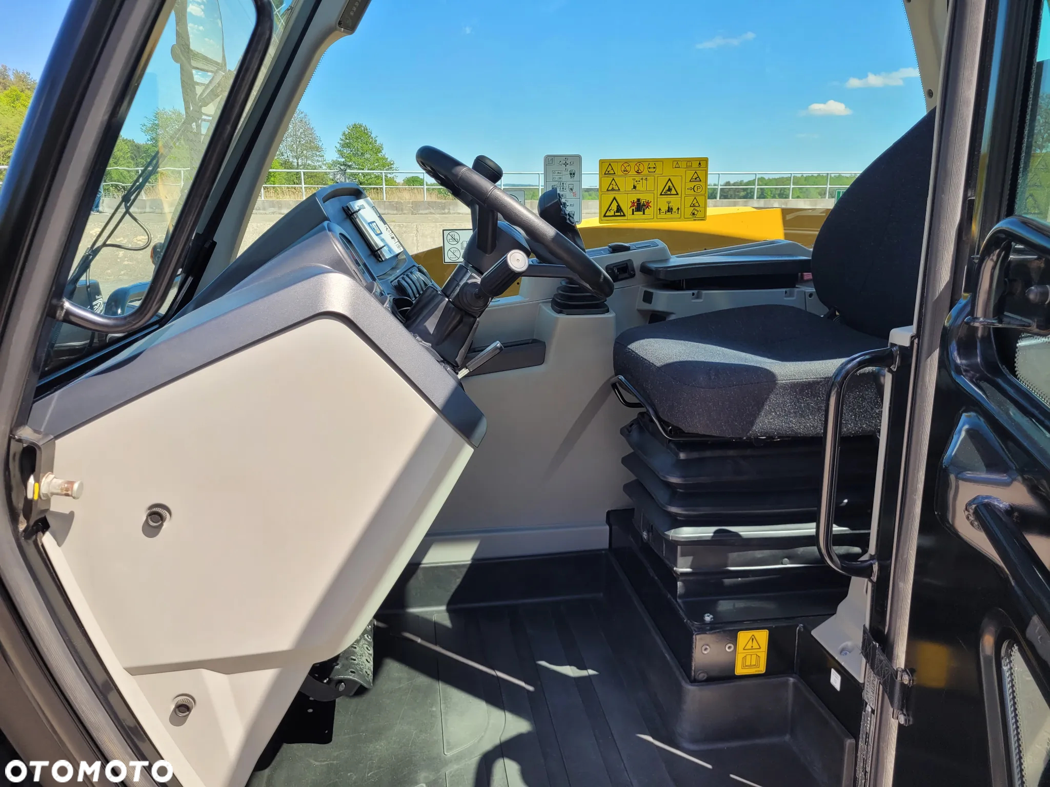 Caterpillar TH408D - 14