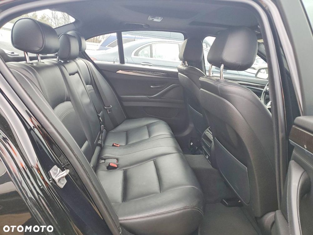 BMW Seria 5 528i xDrive Sport-Aut - 9