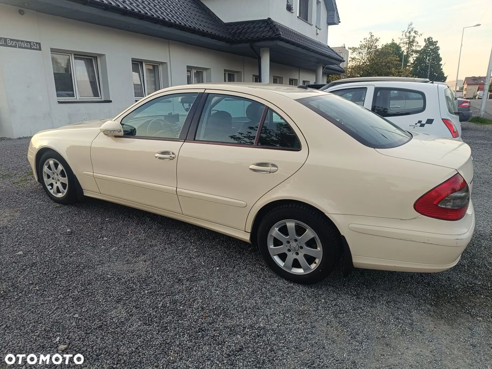 Mercedes-Benz E-Class 2008 photo 4