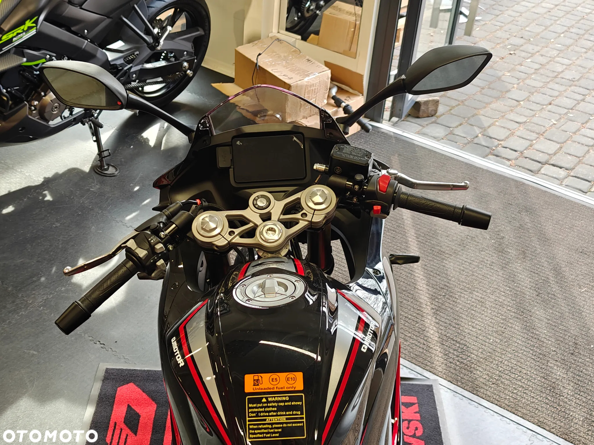 QJMOTOR SRK 125R - 8
