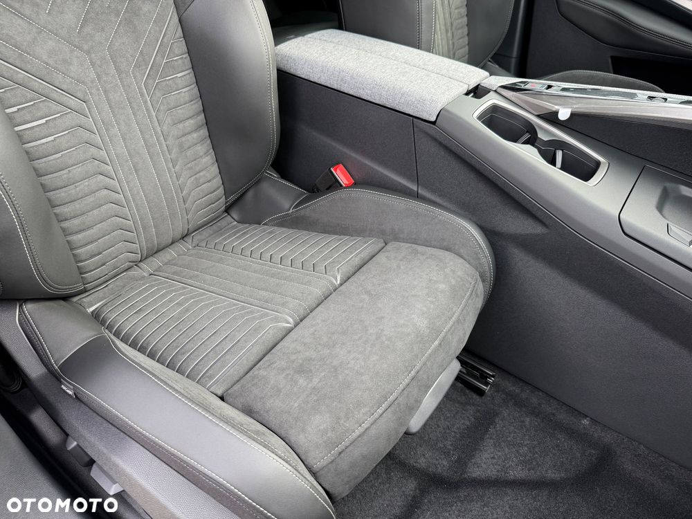 Peugeot 3008 1.2 PureTech mHEV GT Exclusive e-DCS6 - 23