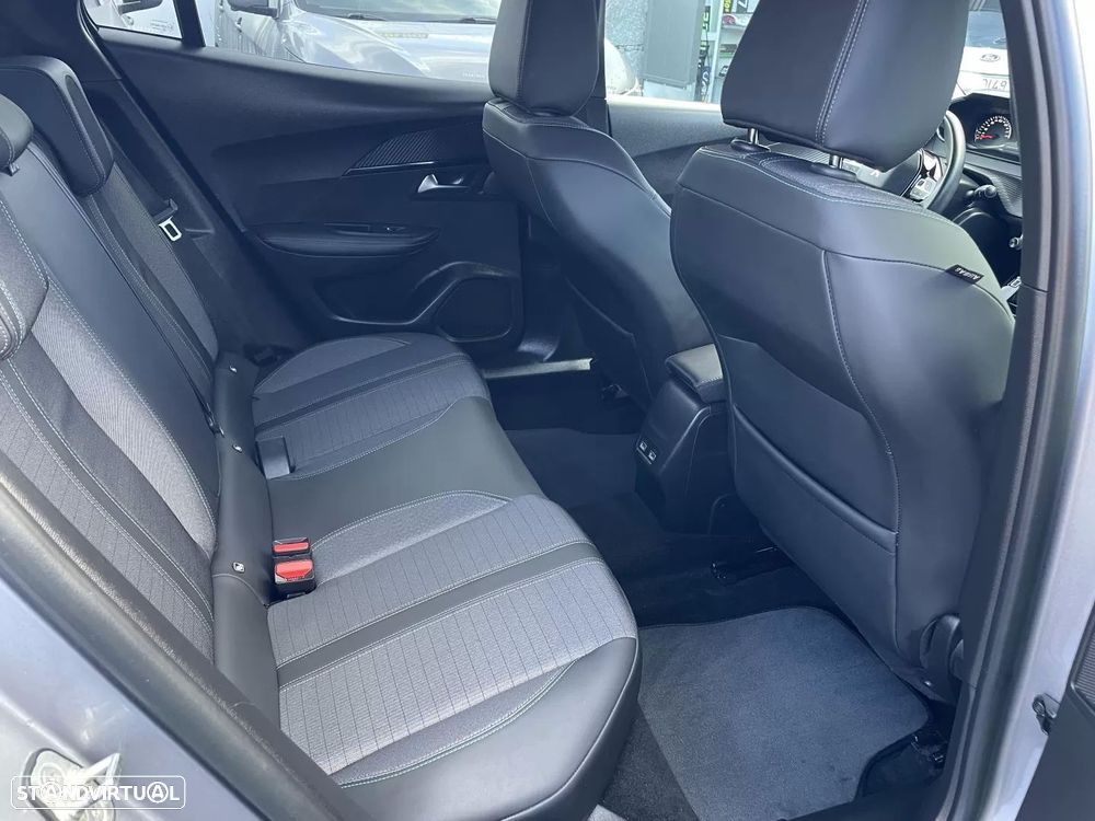 Peugeot 2008 1.2 PureTech Allure - 17