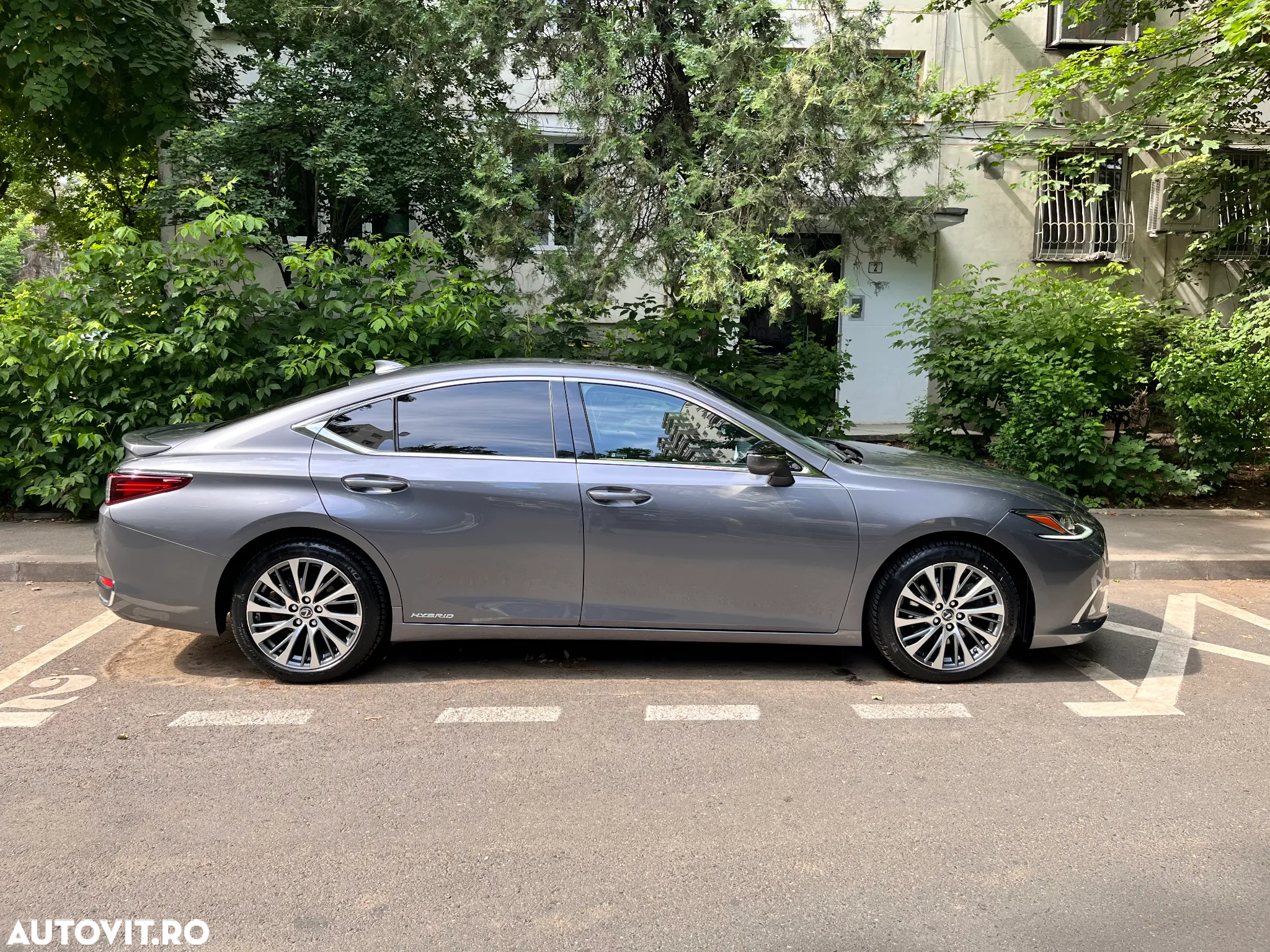 Lexus Seria ES 300h 2.5 TNGA HV 25H- 4X2 CVT Executive - 8
