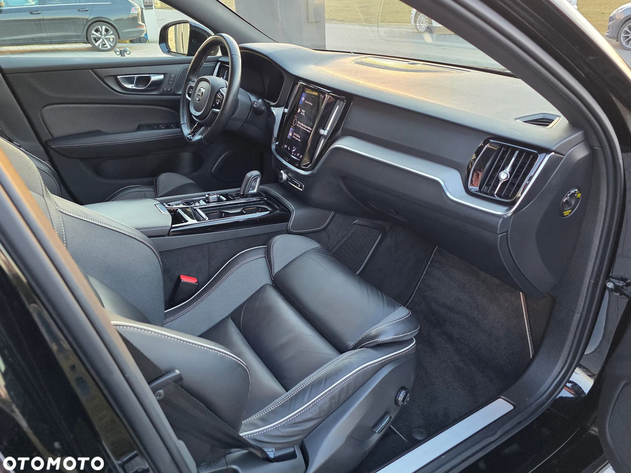 Volvo V60 T6 AWD Recharge Geartronic RDesign - 17