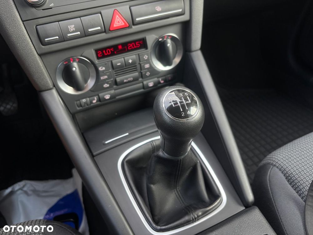 Audi A3 3-drzwiowe 1.6 Ambition - 9