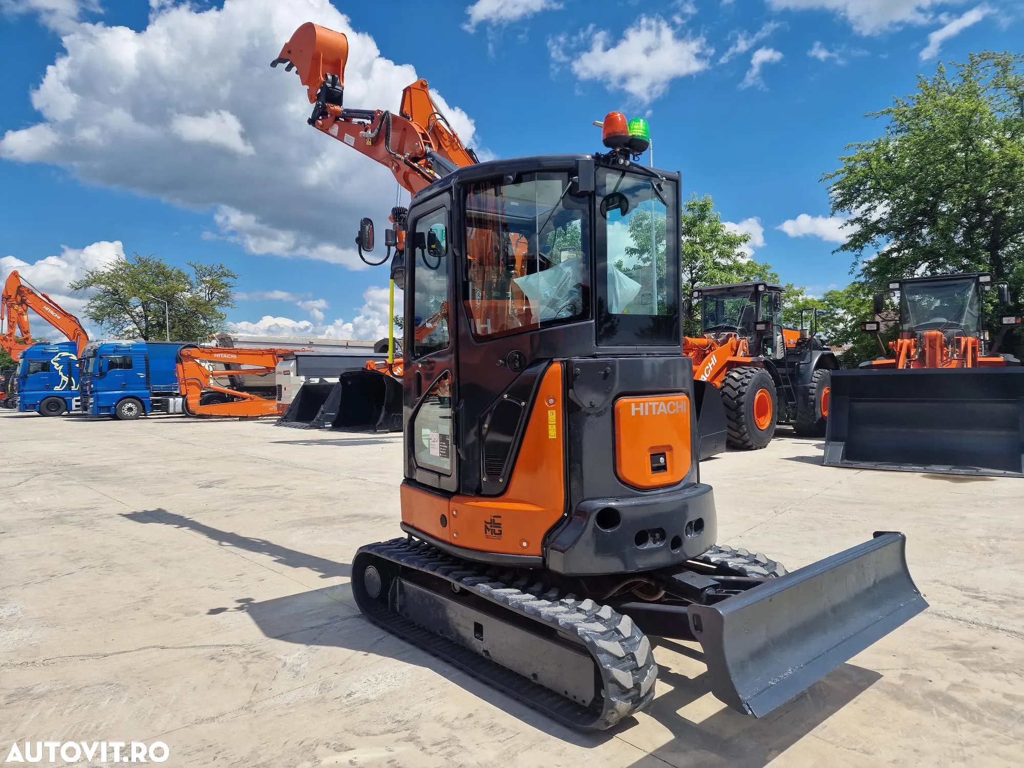 Hitachi ZX33, 3,7 tone, 2023/05, 1.163h, CUPLA RAPIDA+3 CUPE NOI, Senile 80% bune, Instalatia de picon pe brate, Sistem antifurt, Aer conditioinat, adanc sapare 4mc, ridica tevi de 2,5tone, STARE FOARTE BUNA< CA NOU, posibilitate leasing 4 ani-36900 EUR+Tva - 32