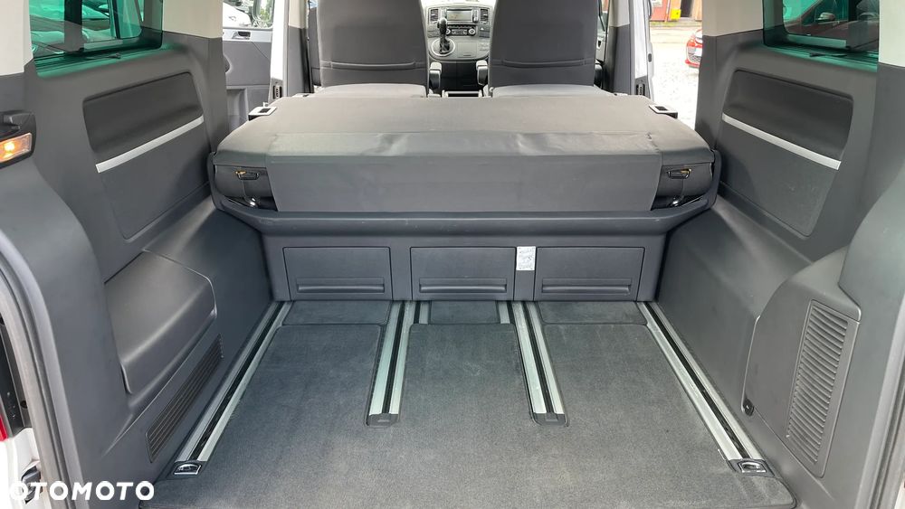 Volkswagen Multivan - 13