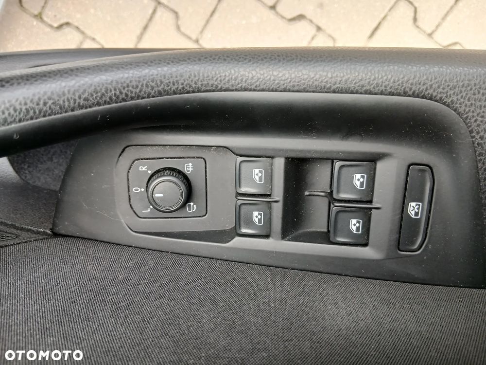Volkswagen Passat 2.0 TDI SCR DSG Elegance - 23