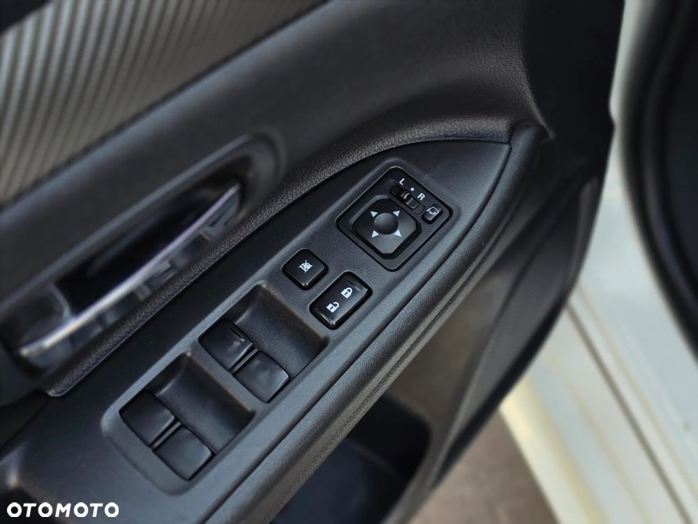 Mitsubishi Outlander - 16
