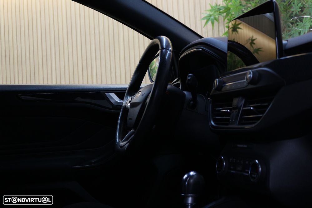 Ford Focus 1.0 EcoBoost S&S ST-LINE - 41