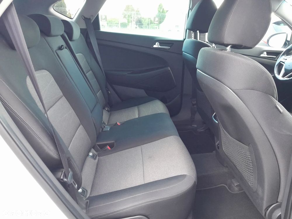 Hyundai Tucson 1.6 GDI BlueDrive Comfort 2WD - 24