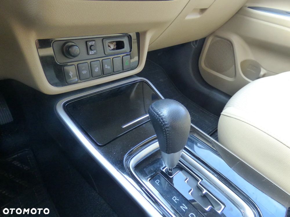 Mitsubishi Outlander - 17