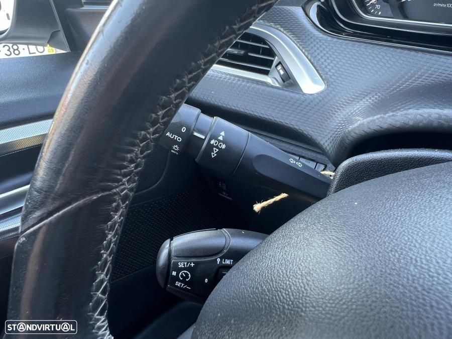Peugeot 2008 1.6 e-HDi Allure - 30