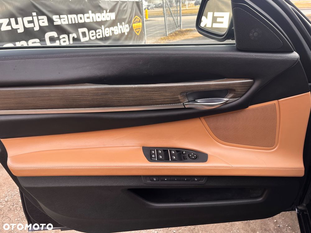 BMW Seria 7 750i xDrive - 22