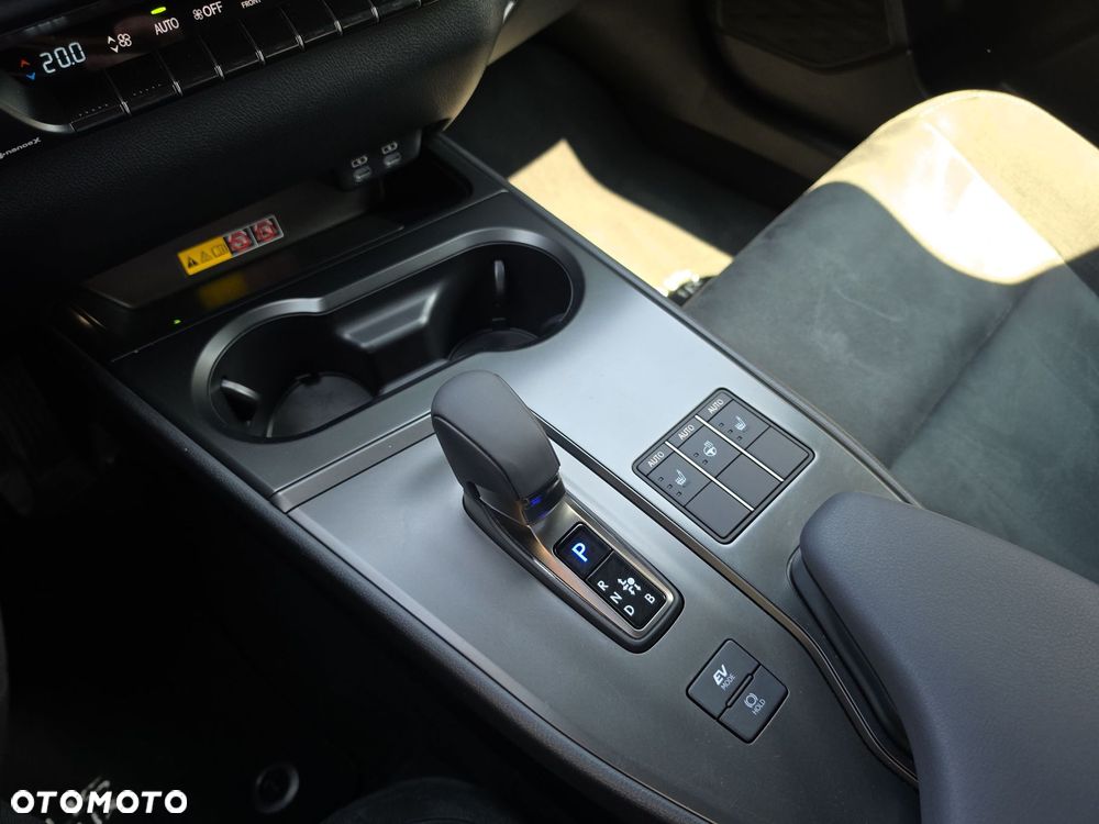 Lexus UX 300h Business - 20