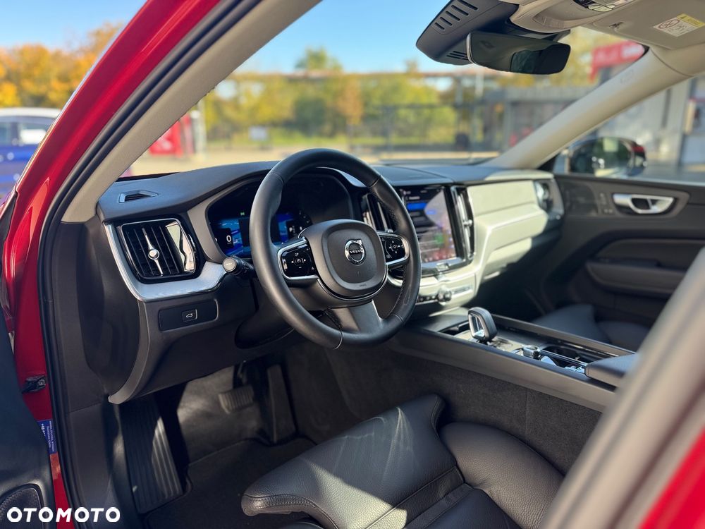 Volvo XC 60 B4 D Plus Dark - 21