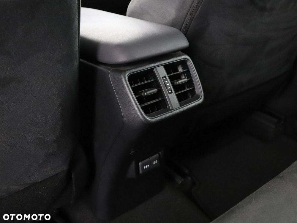 Lexus UX 250h - 36