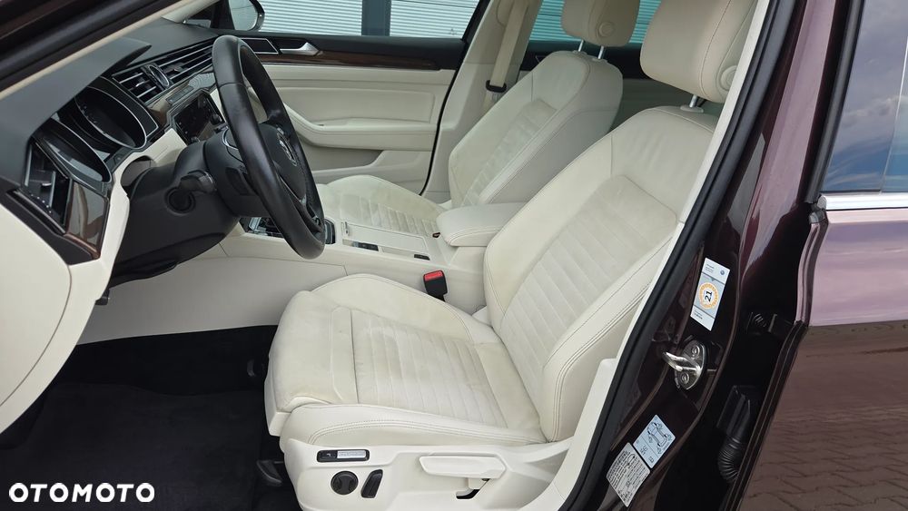 Volkswagen Passat Variant 2.0 TDI DSG (BlueMotion Technology) Highline - 24