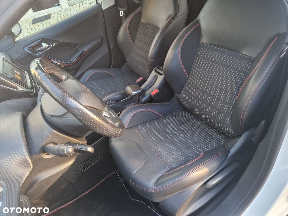 Peugeot 2008 PureTech 110 Stop&Start GT-Line Edition - 28
