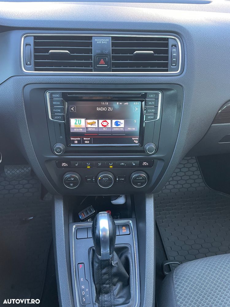 Volkswagen Jetta 2.0 TDI DSG Comfortline - 6