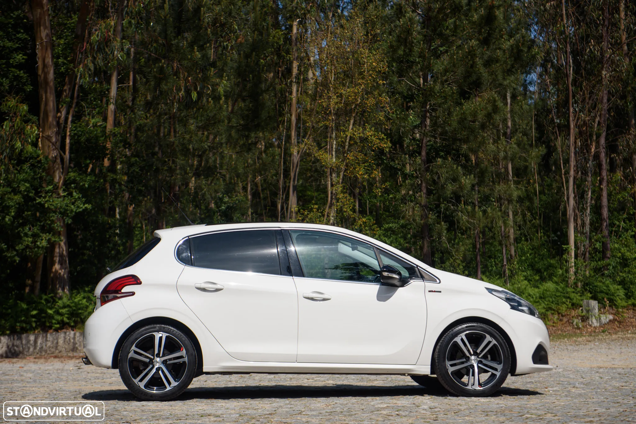 Peugeot 208 1.2 PureTech GT Line - 3
