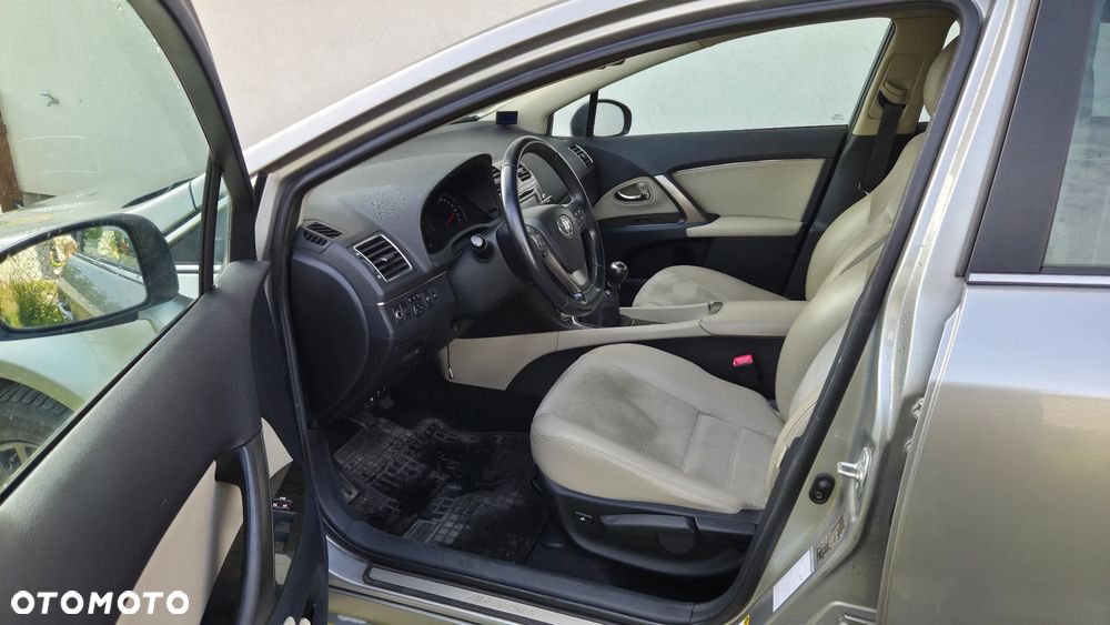 Toyota Avensis 1.8 Sol plus NAVI - 4