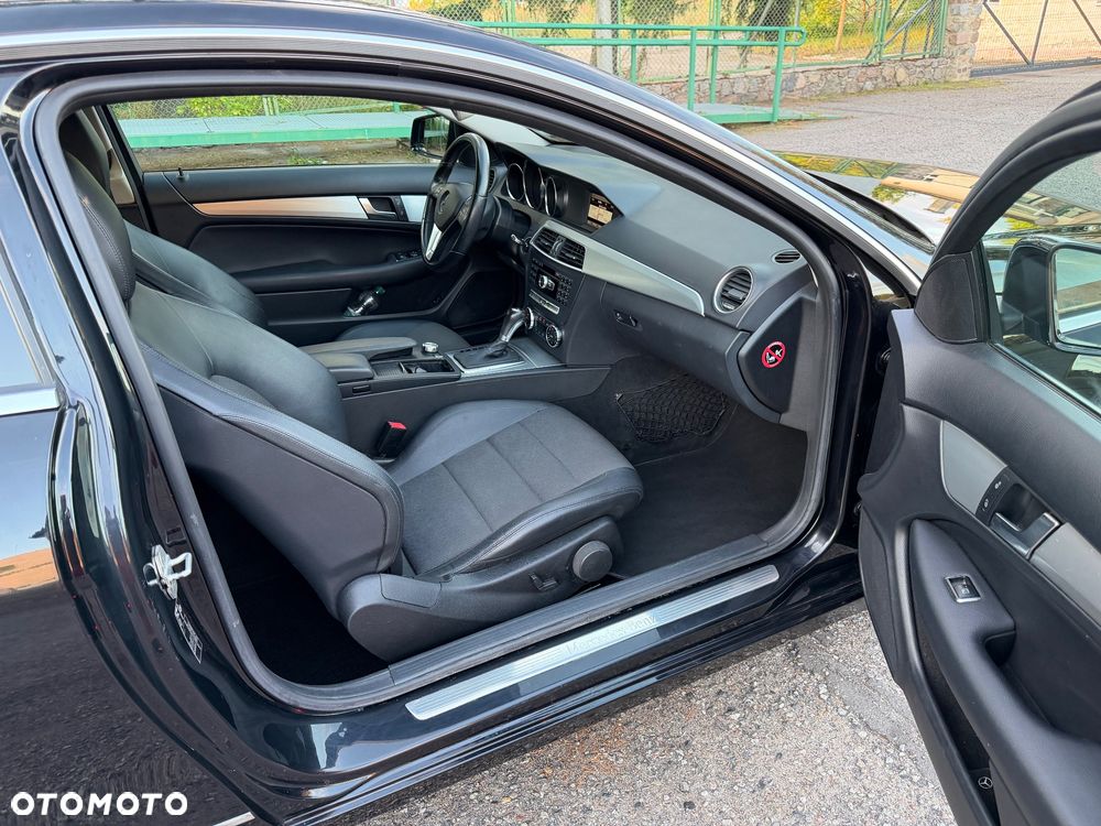 Mercedes-Benz Klasa C 180 7G-TRONIC Edition - 22