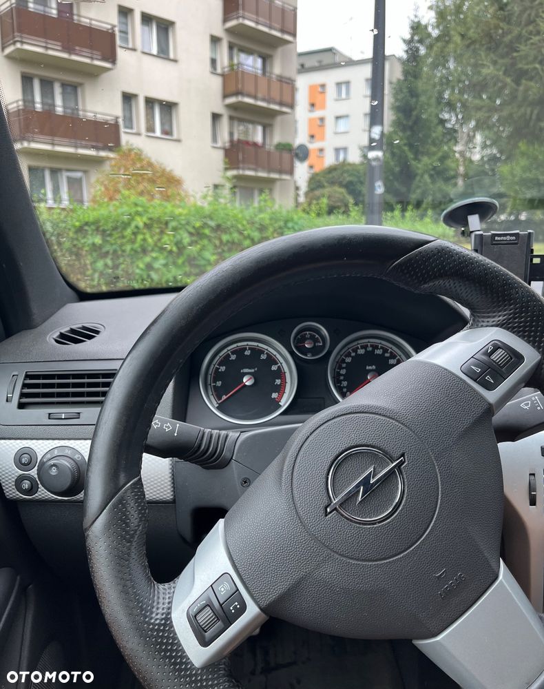 Opel Astra III GTC 1.8 Sport - 11