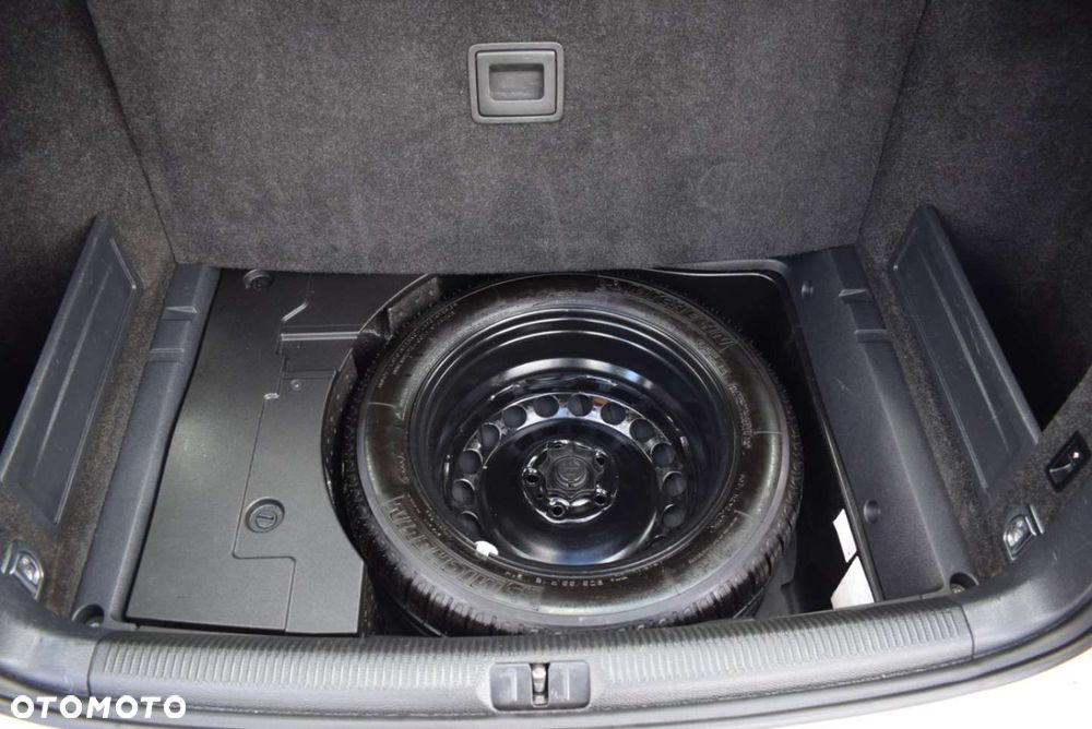 Volkswagen Passat - 12