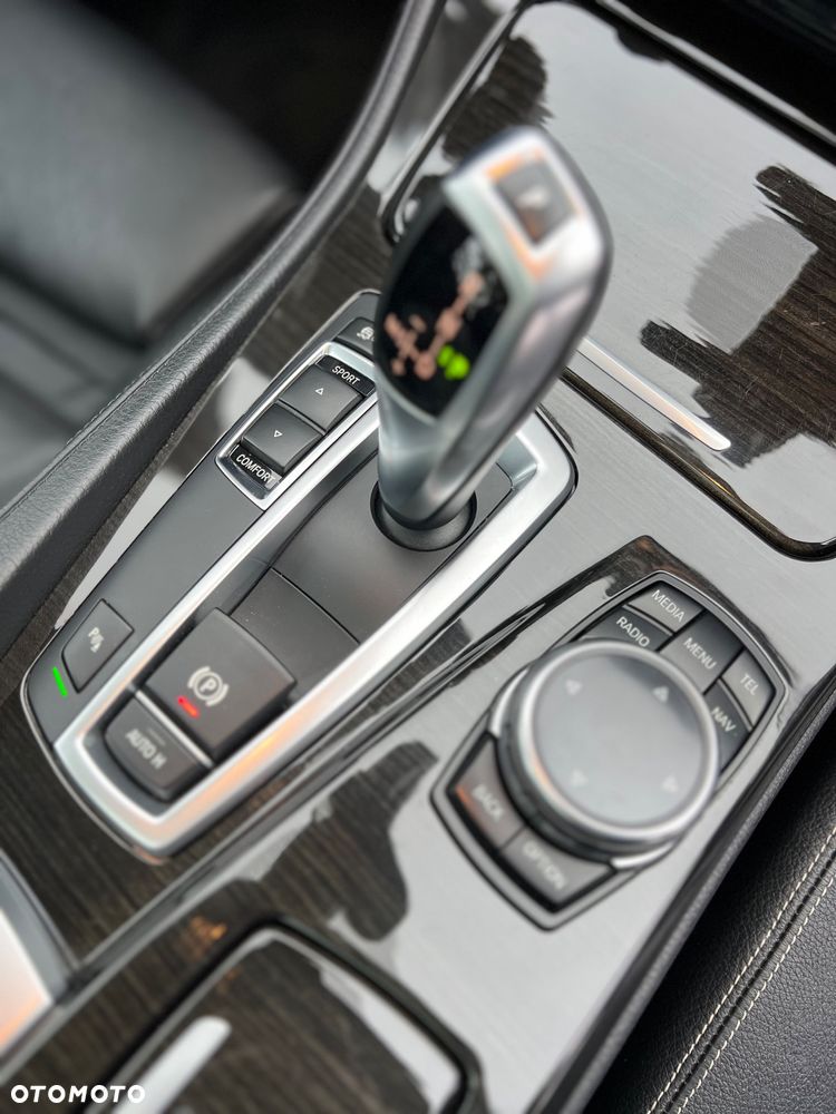 BMW Seria 5 525d Sport-Aut Luxury Line - 16