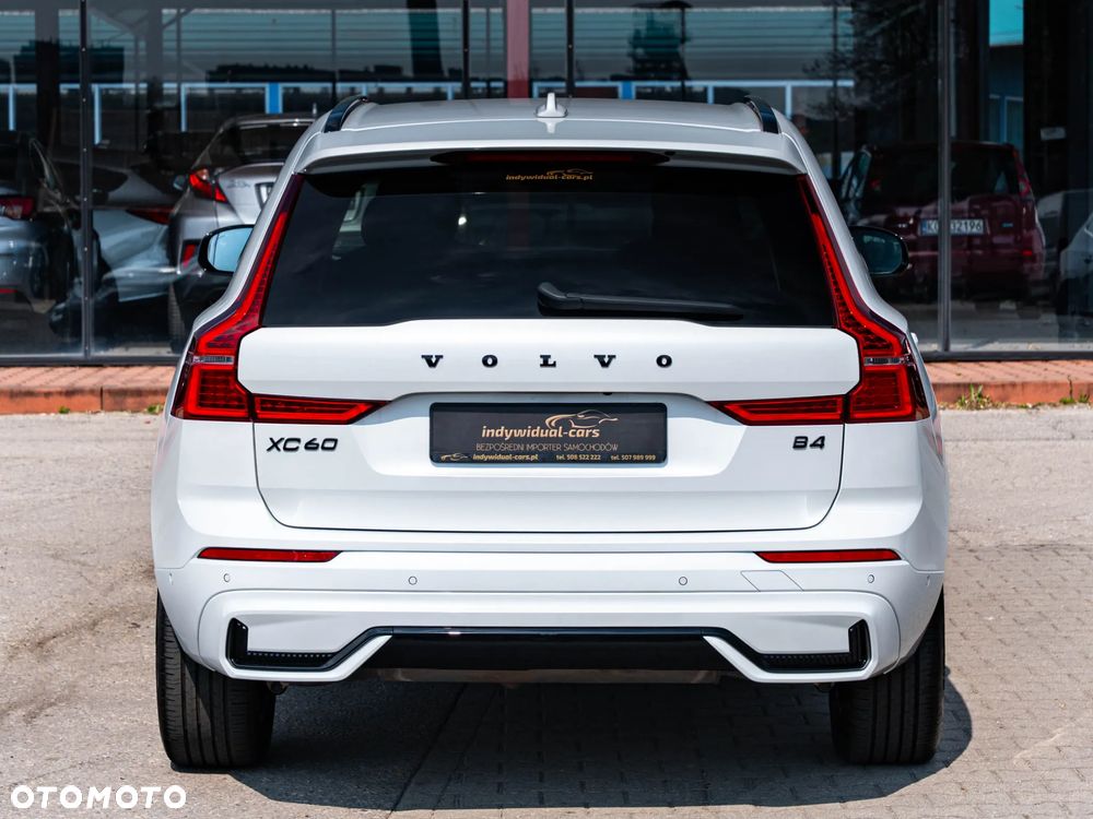 Volvo XC 60 B4 B Plus Dark - 18