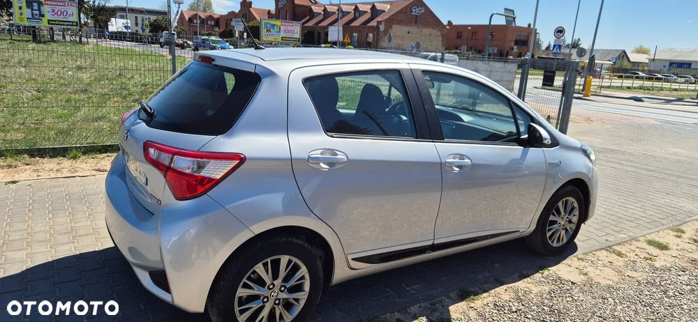 Toyota Yaris Hybrid 100 Active - 6