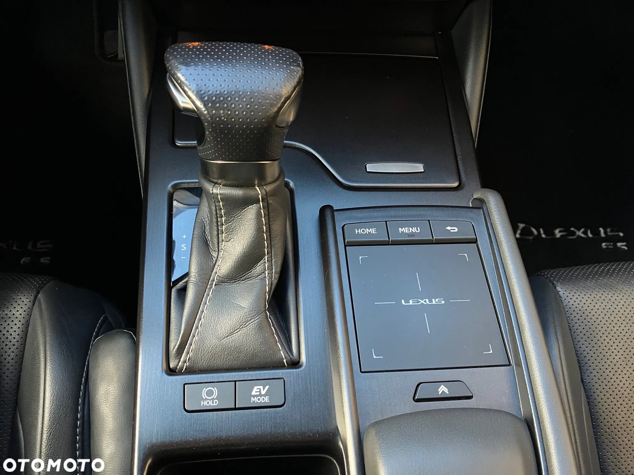 Lexus ES 300h F Sport - 30