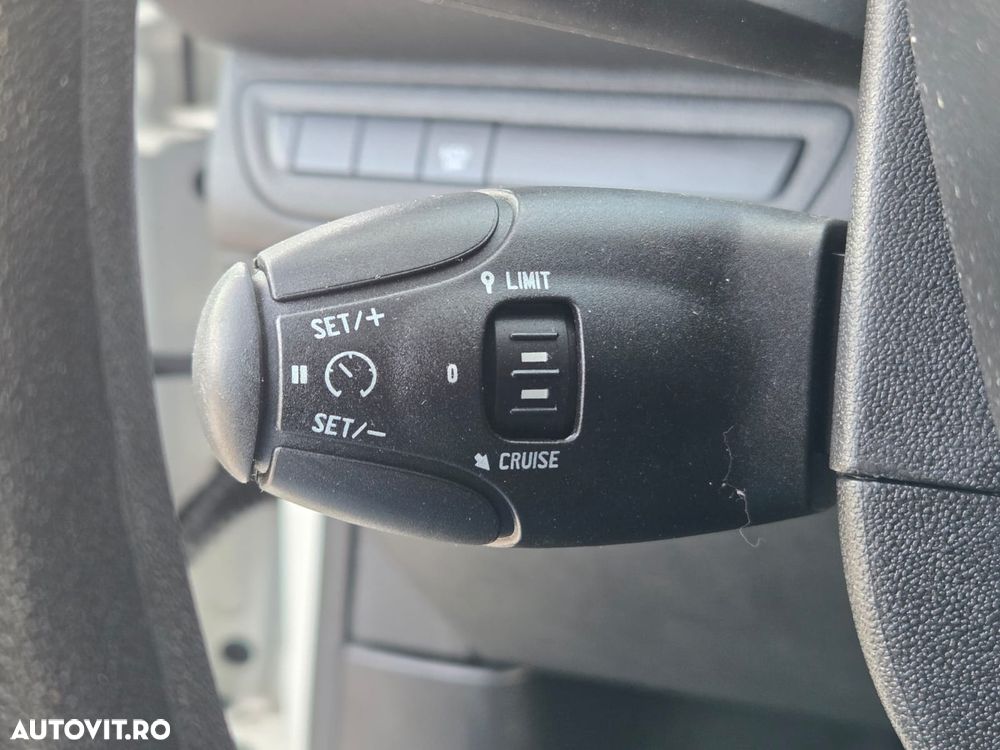 Peugeot 208 PureTech 110 Stop & Start EAT6 Allure - 25