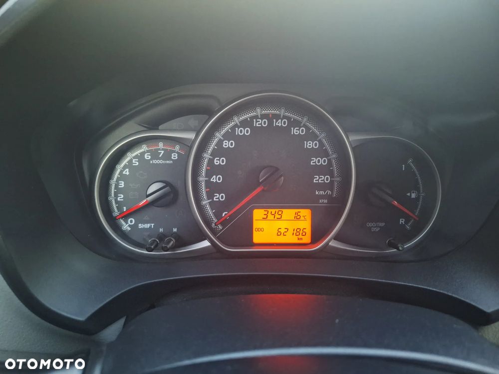 Toyota Yaris 1.33 Life EU6 - 11