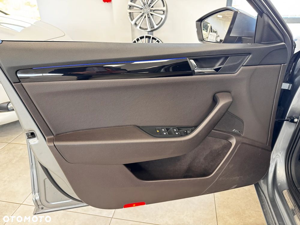 Skoda Superb 2.0 TDI L&K DSG - 19