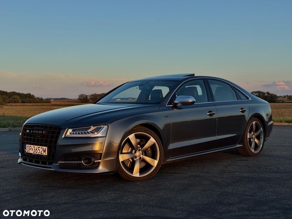 Audi S8 - 1