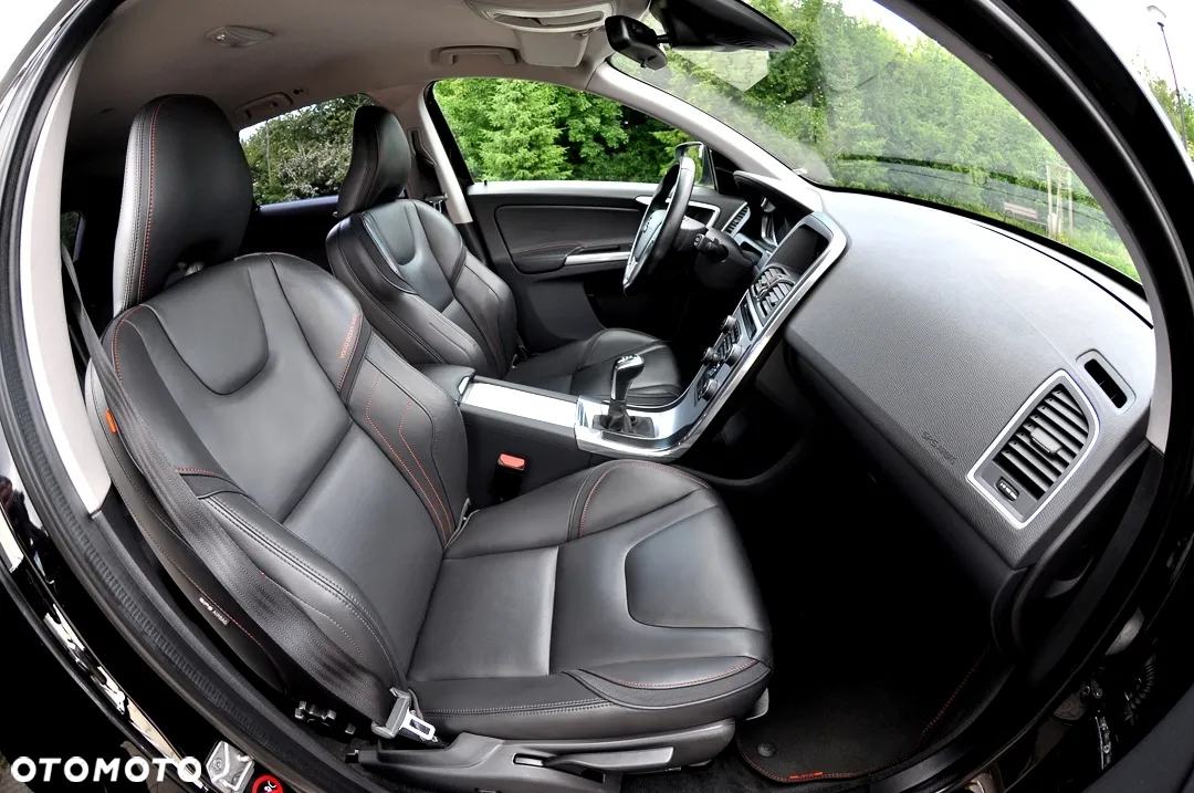 Volvo XC 60 D3 Drive-E Ocean Race - 18