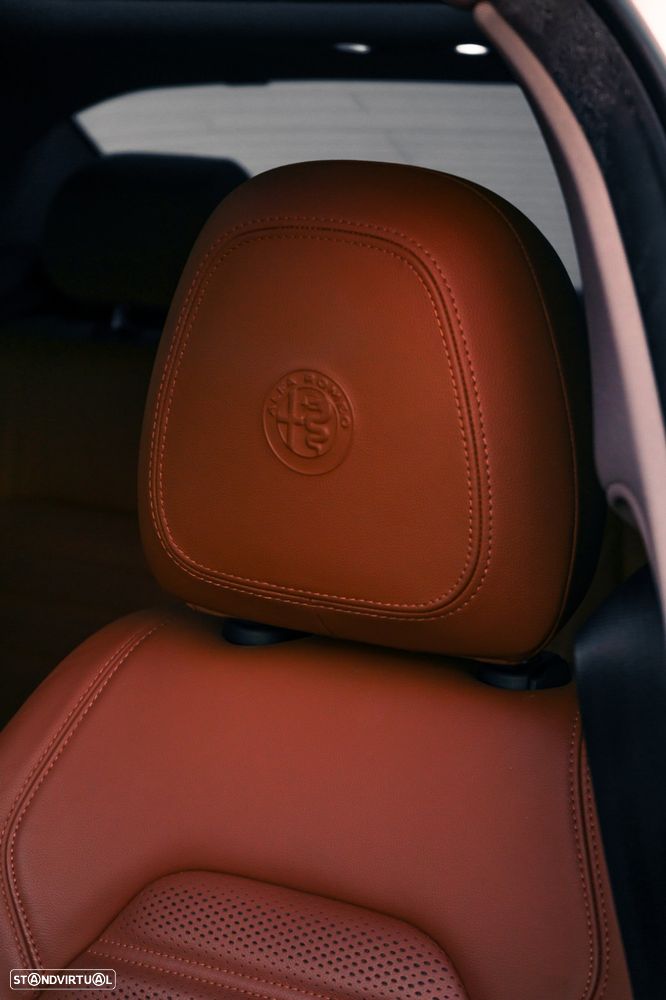 Alfa Romeo Giulia 2.0 T Veloce Ti Q4 AT8 - 8