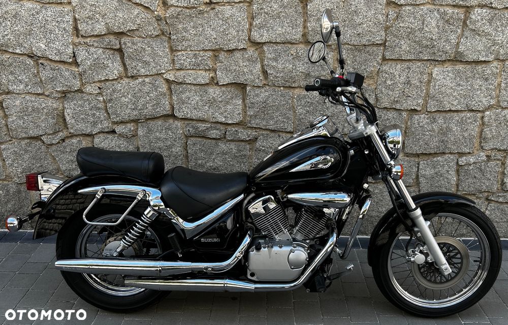Suzuki Intruder - 2