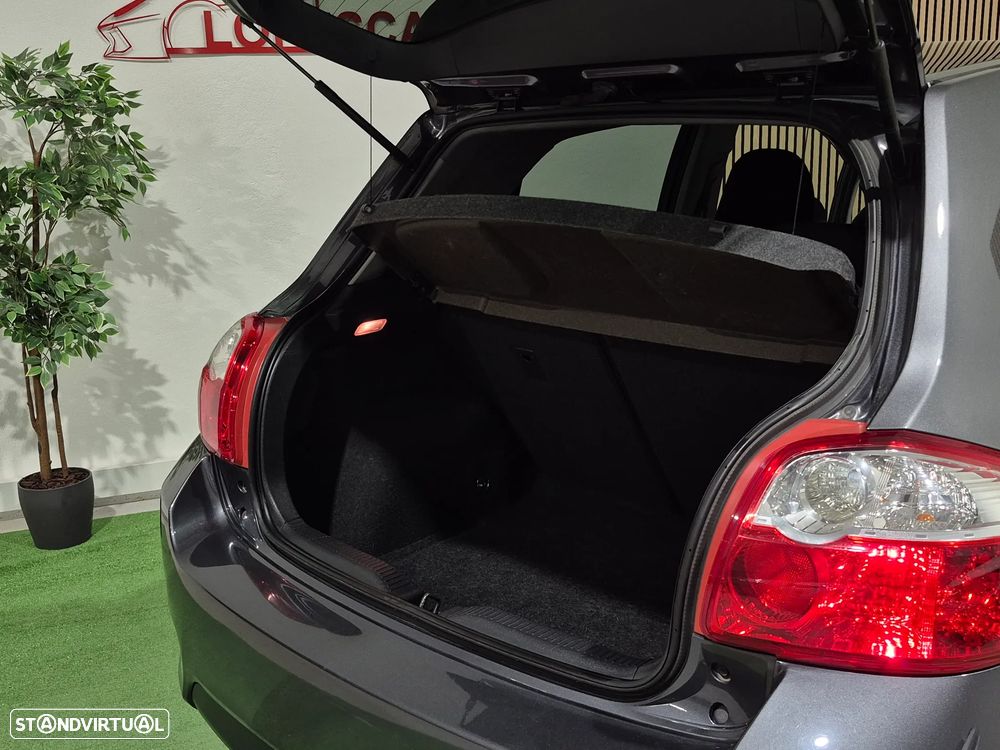 Toyota Auris 1.4 D-4D Exclusive+P.Sport - 24
